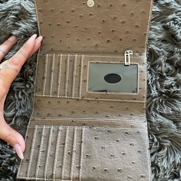 Guess Wallet - Picture 3 of 3